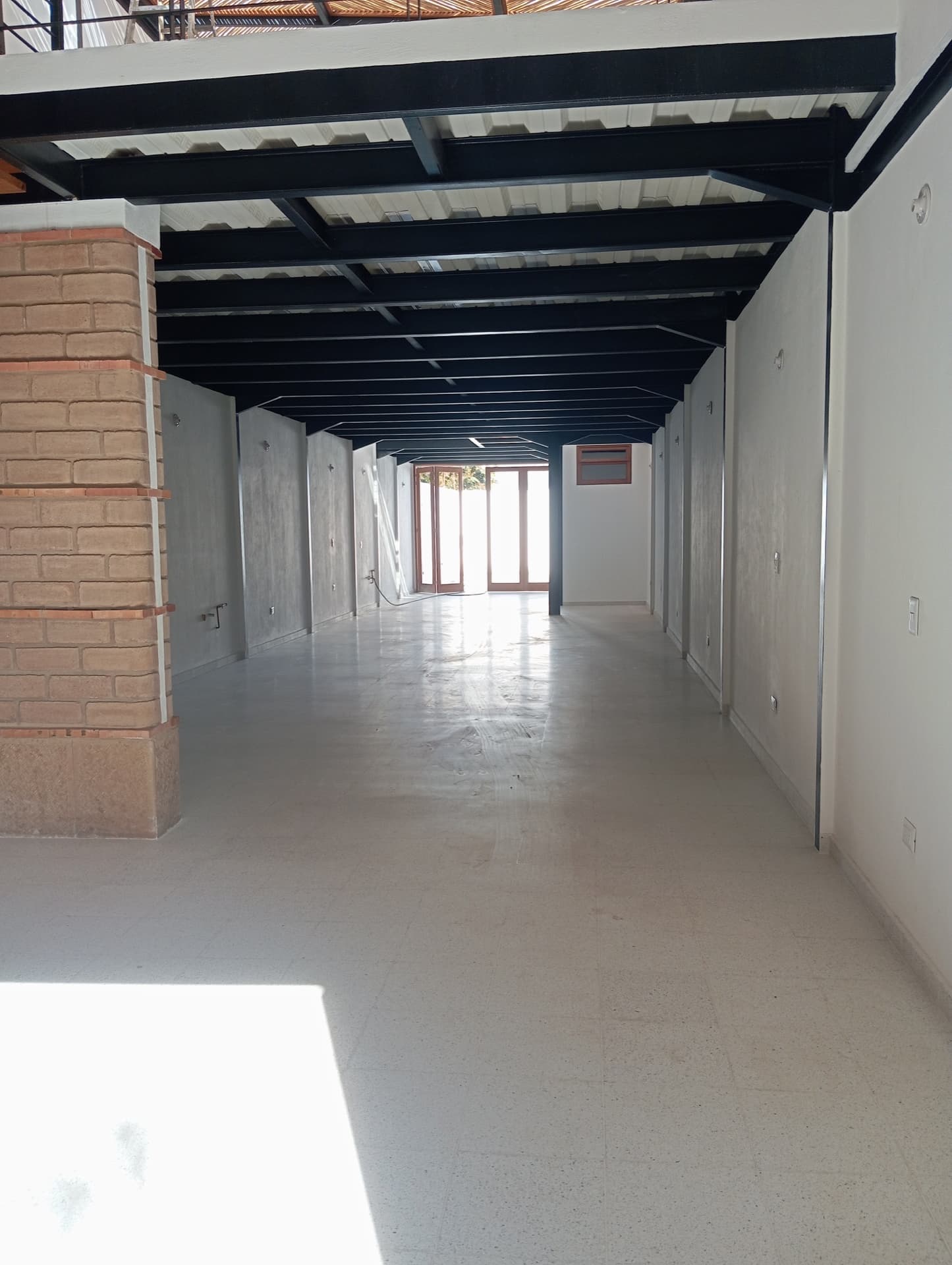 Local comercial en Plaza Central — Foto 2